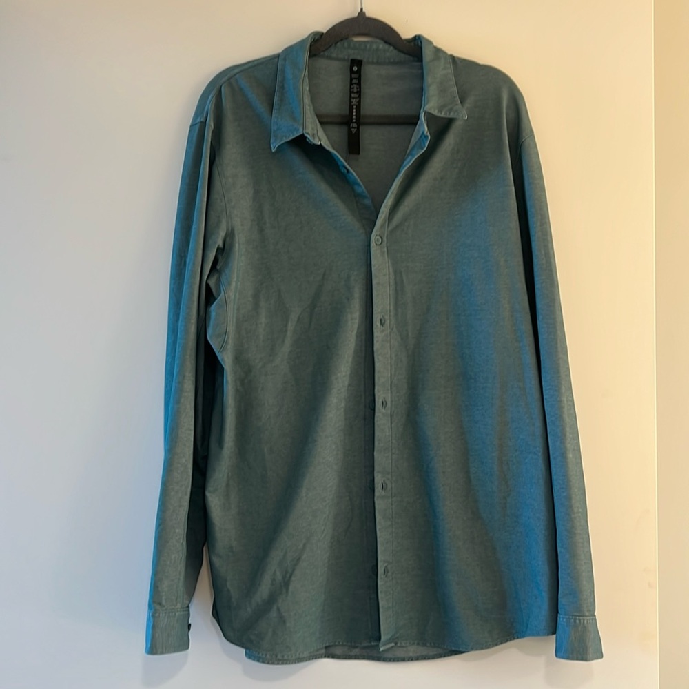 Men’s Lululemon long sleeved button up